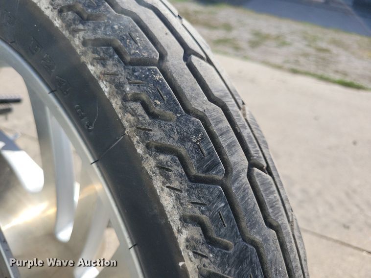 image for item IQ9770 2004 Honda VTX1300C  motorcycle