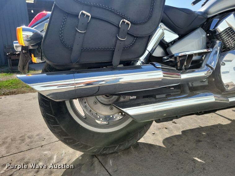 image for item IQ9770 2004 Honda VTX1300C  motorcycle