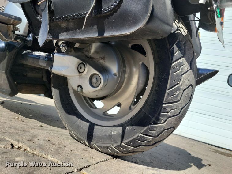 image for item IQ9770 2004 Honda VTX1300C  motorcycle