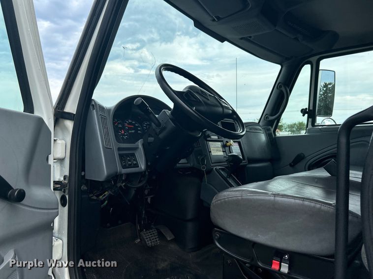 image for item KW9164 2007 International 4300  box truck