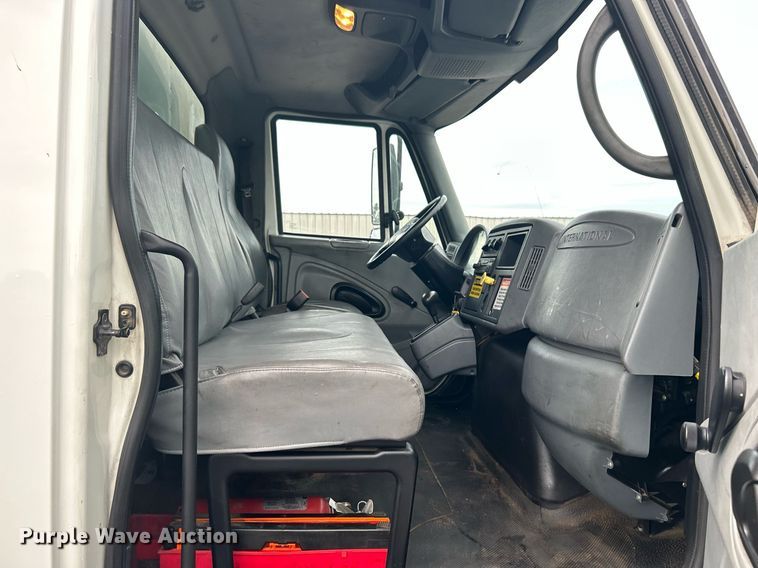 image for item KW9164 2007 International 4300  box truck