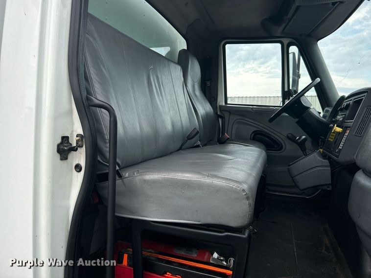 image for item KW9164 2007 International 4300  box truck