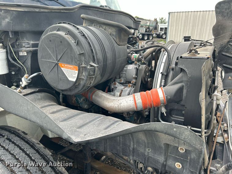 image for item KW9164 2007 International 4300  box truck