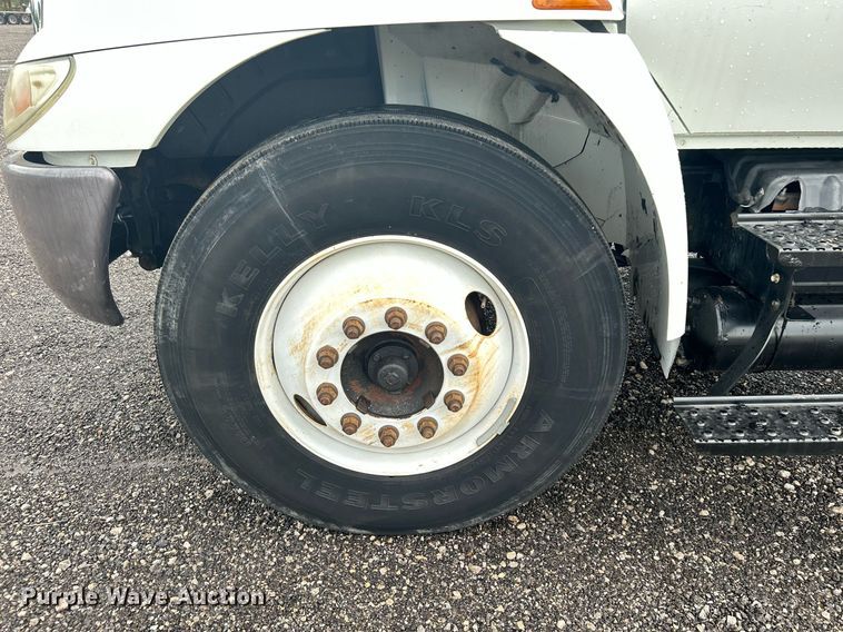 image for item KW9164 2007 International 4300  box truck