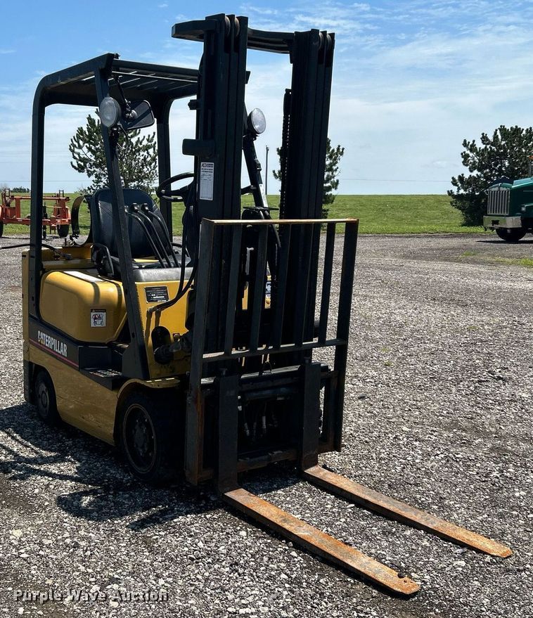 image for item KW9170 2000 Caterpillar GC18K  forklift