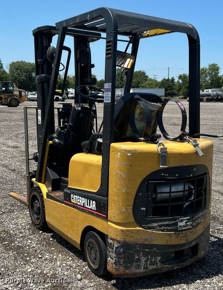 image for item KW9170 2000 Caterpillar GC18K  forklift