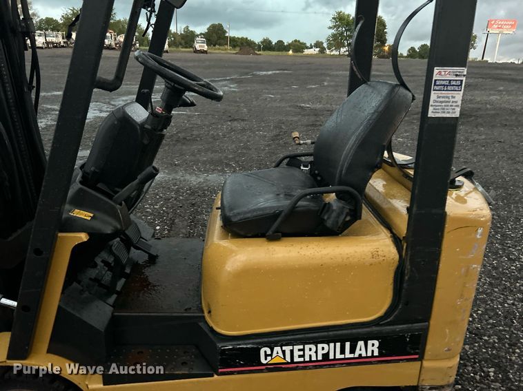 image for item KW9170 2000 Caterpillar GC18K  forklift