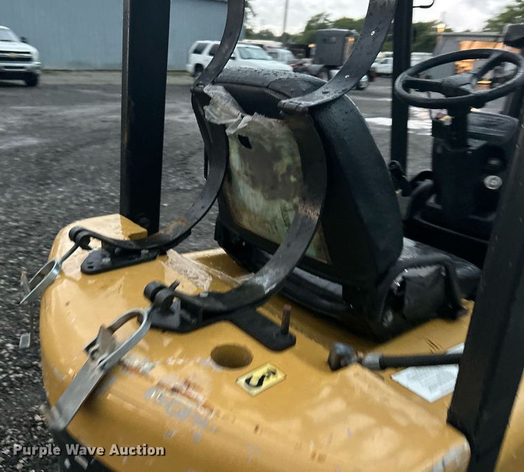 image for item KW9170 2000 Caterpillar GC18K  forklift