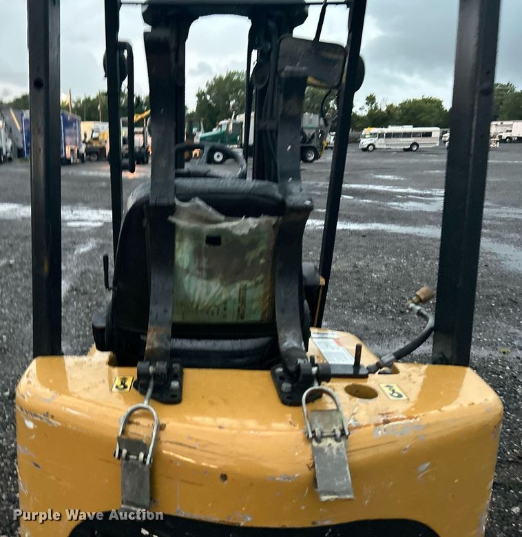 image for item KW9170 2000 Caterpillar GC18K  forklift