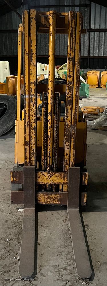 image for item LI9568 Allis Chalmers ACC30  forklift