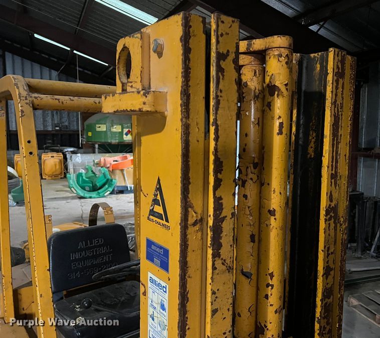image for item LI9568 Allis Chalmers ACC30  forklift