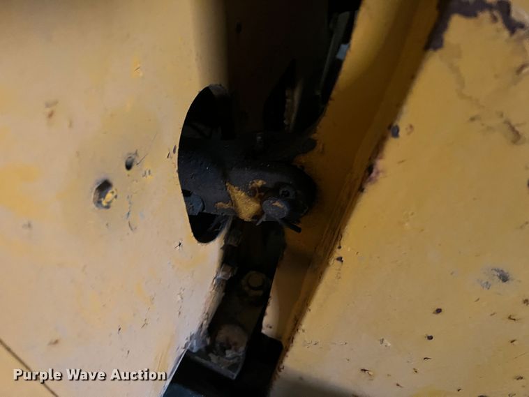 image for item LI9568 Allis Chalmers ACC30  forklift