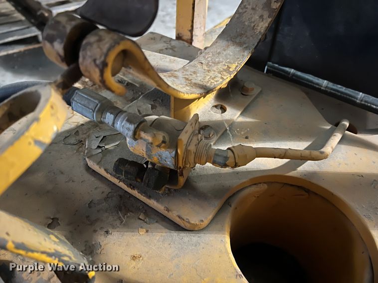 image for item LI9568 Allis Chalmers ACC30  forklift