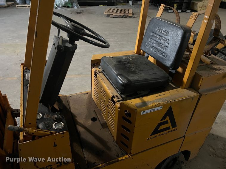 image for item LI9568 Allis Chalmers ACC30  forklift