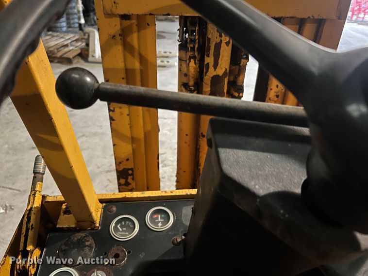 image for item LI9568 Allis Chalmers ACC30  forklift