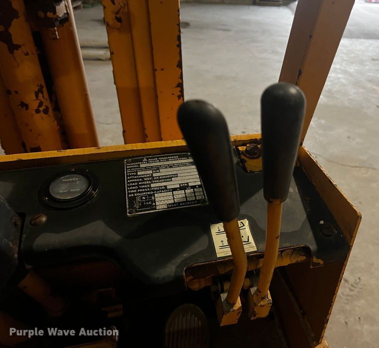 image for item LI9568 Allis Chalmers ACC30  forklift