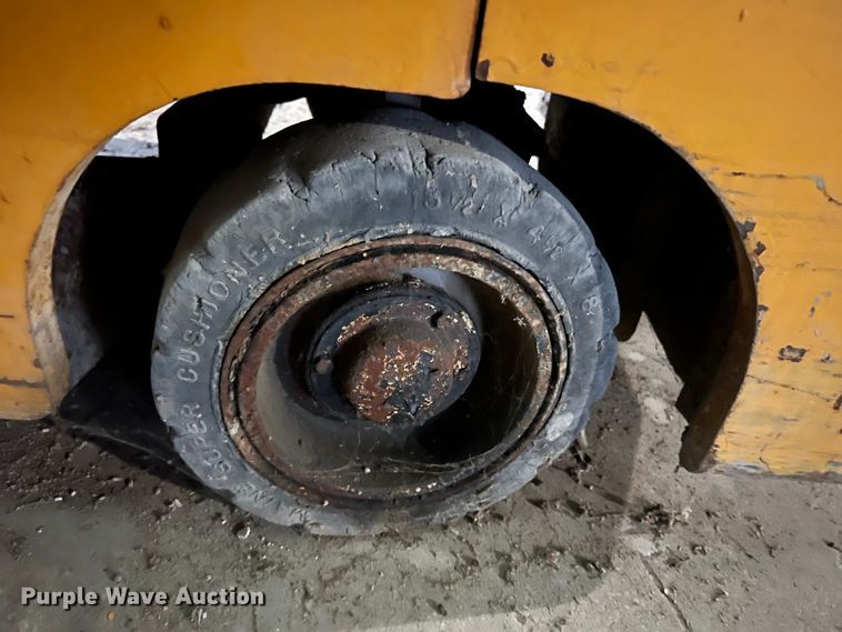 image for item LI9568 Allis Chalmers ACC30  forklift