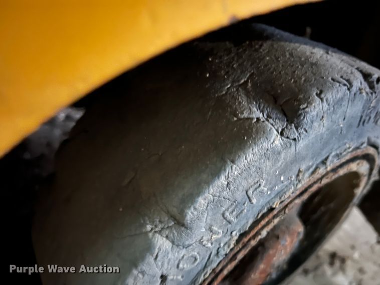 image for item LI9568 Allis Chalmers ACC30  forklift