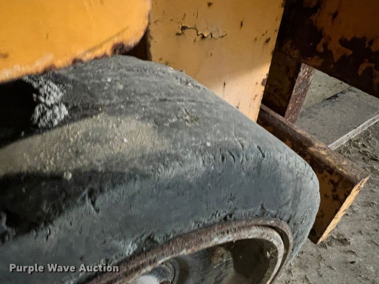 image for item LI9568 Allis Chalmers ACC30  forklift