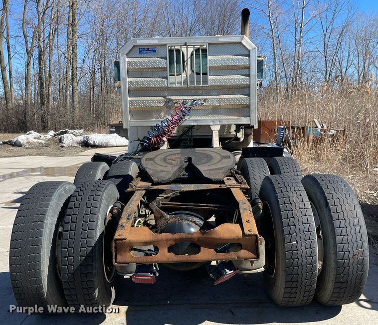 image for item LJ9556 2007 Sterling AT9500  semi truck