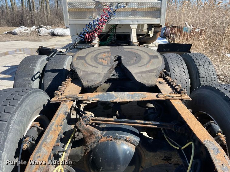 image for item LJ9556 2007 Sterling AT9500  semi truck