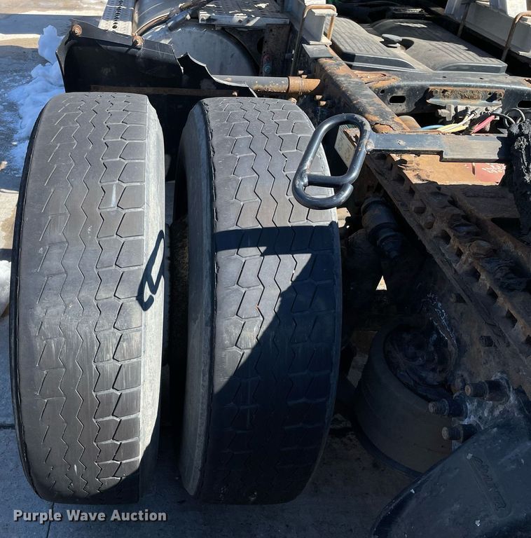 image for item LJ9556 2007 Sterling AT9500  semi truck