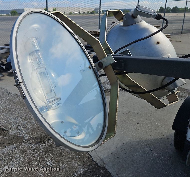 image for item LM9077 Magnum MLT3060M  light plant