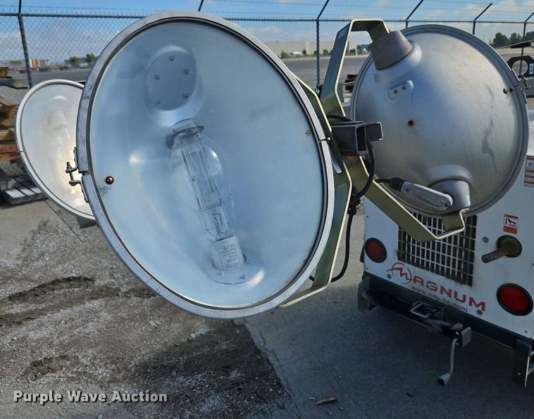 image for item LM9077 Magnum MLT3060M  light plant