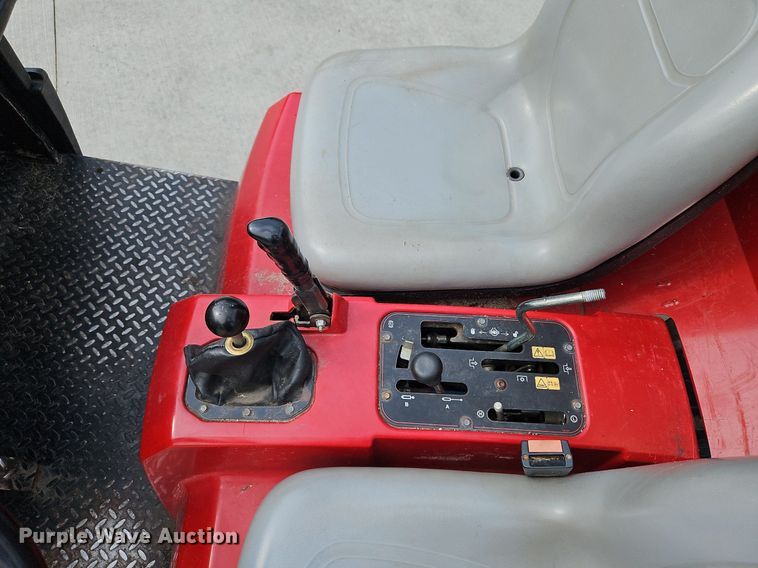 image for item LM9081 2010 Toro Workman HDX  utility vehicle