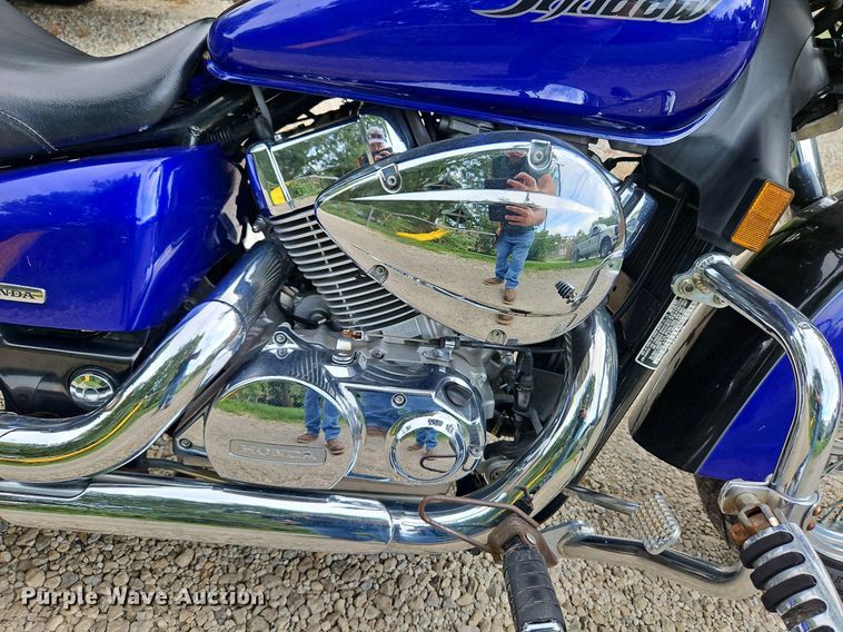 image for item LM9085 2004 Honda VT750  motorcycle