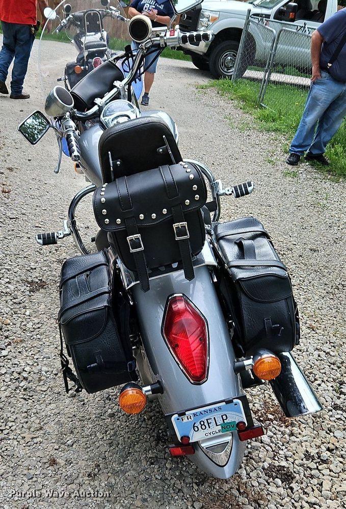 image for item LM9086 2005 Honda VTX1300R  motorcycle