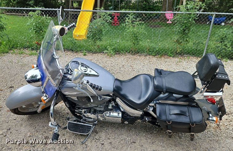 image for item LM9086 2005 Honda VTX1300R  motorcycle