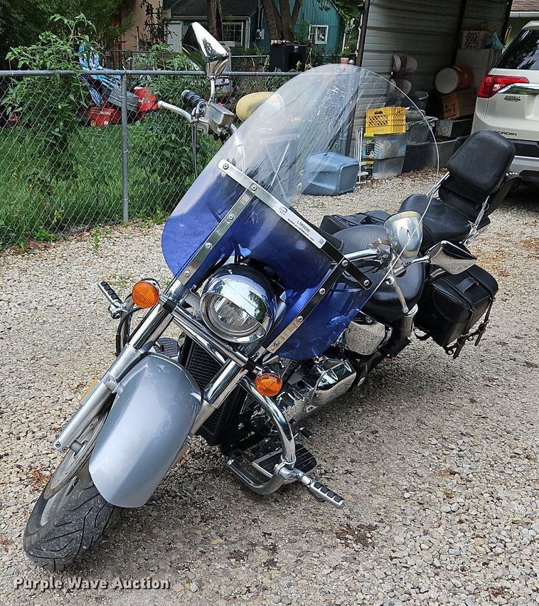 image for item LM9086 2005 Honda VTX1300R  motorcycle