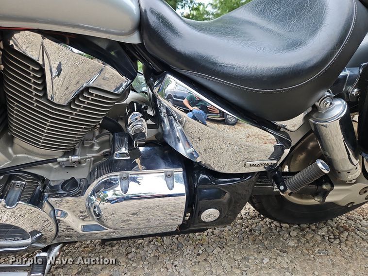 image for item LM9086 2005 Honda VTX1300R  motorcycle