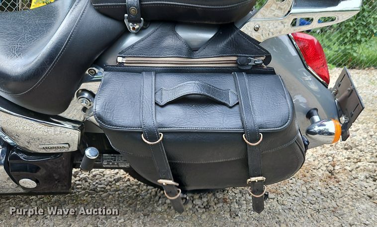 image for item LM9086 2005 Honda VTX1300R  motorcycle