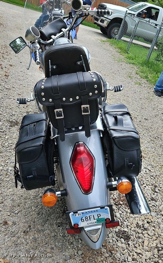 image for item LM9086 2005 Honda VTX1300R  motorcycle