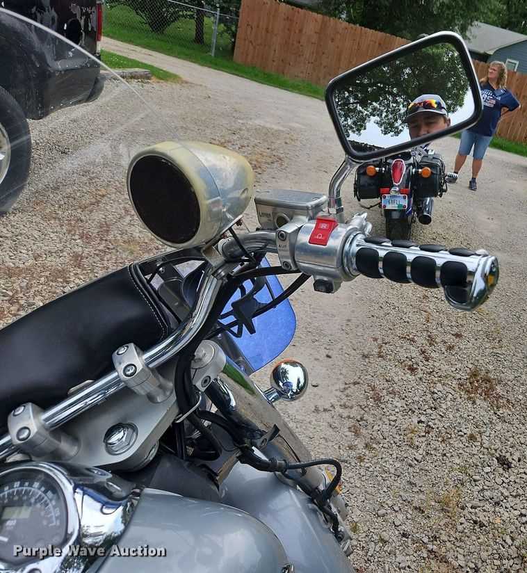 image for item LM9086 2005 Honda VTX1300R  motorcycle