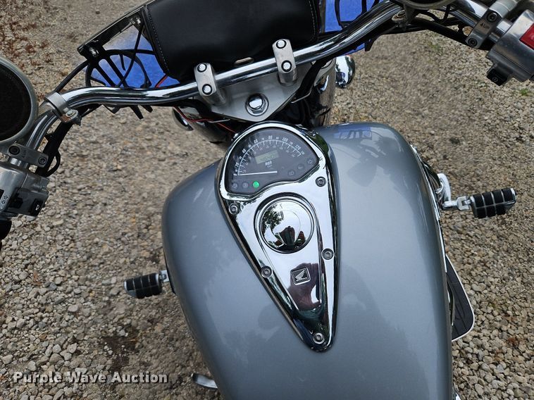 image for item LM9086 2005 Honda VTX1300R  motorcycle