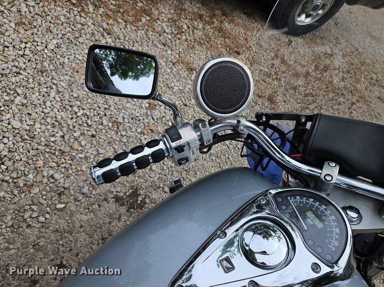 image for item LM9086 2005 Honda VTX1300R  motorcycle