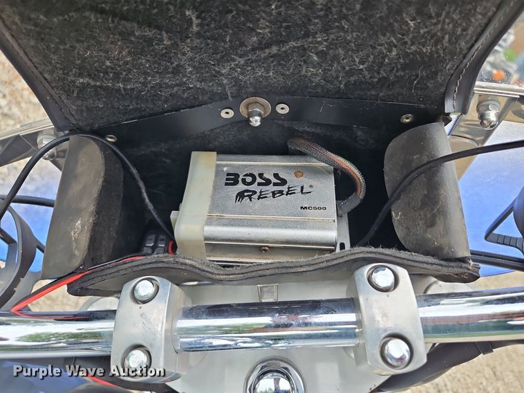 image for item LM9086 2005 Honda VTX1300R  motorcycle