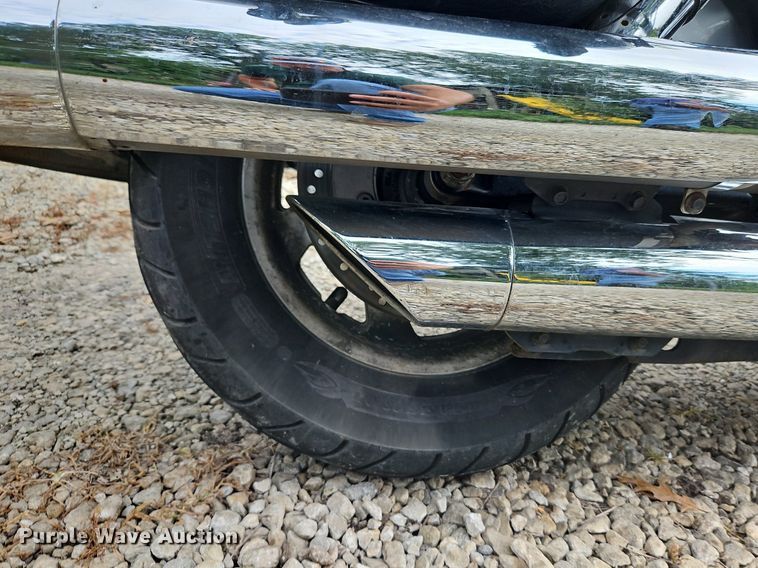 image for item LM9086 2005 Honda VTX1300R  motorcycle