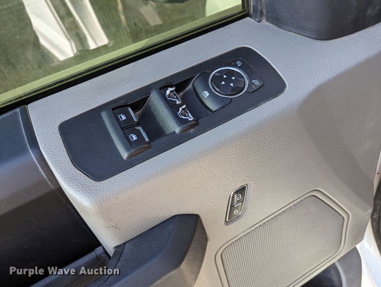 image for item LM9833 2019 Ford F150  SuperCrew pickup truck