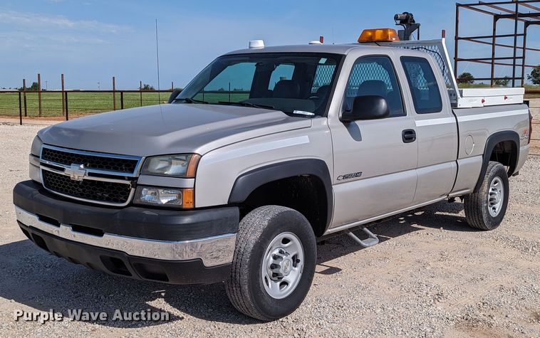 image for item LM9879 2006 Chevrolet Silverado 2500HD  Ext. Cab pickup truck