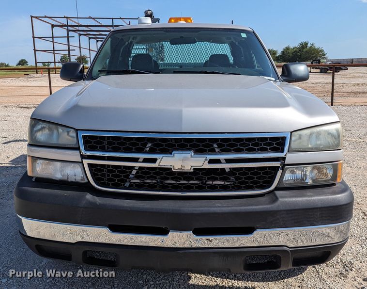 image for item LM9879 2006 Chevrolet Silverado 2500HD  Ext. Cab pickup truck