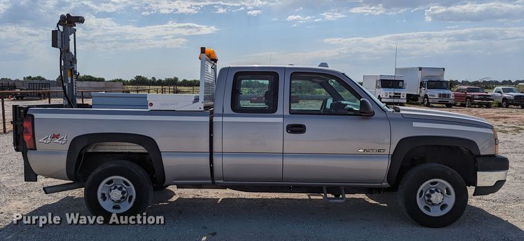 image for item LM9879 2006 Chevrolet Silverado 2500HD  Ext. Cab pickup truck