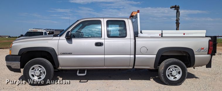 image for item LM9879 2006 Chevrolet Silverado 2500HD  Ext. Cab pickup truck