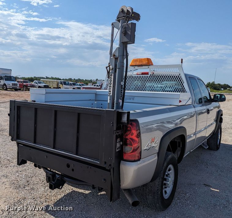 image for item LM9879 2006 Chevrolet Silverado 2500HD  Ext. Cab pickup truck