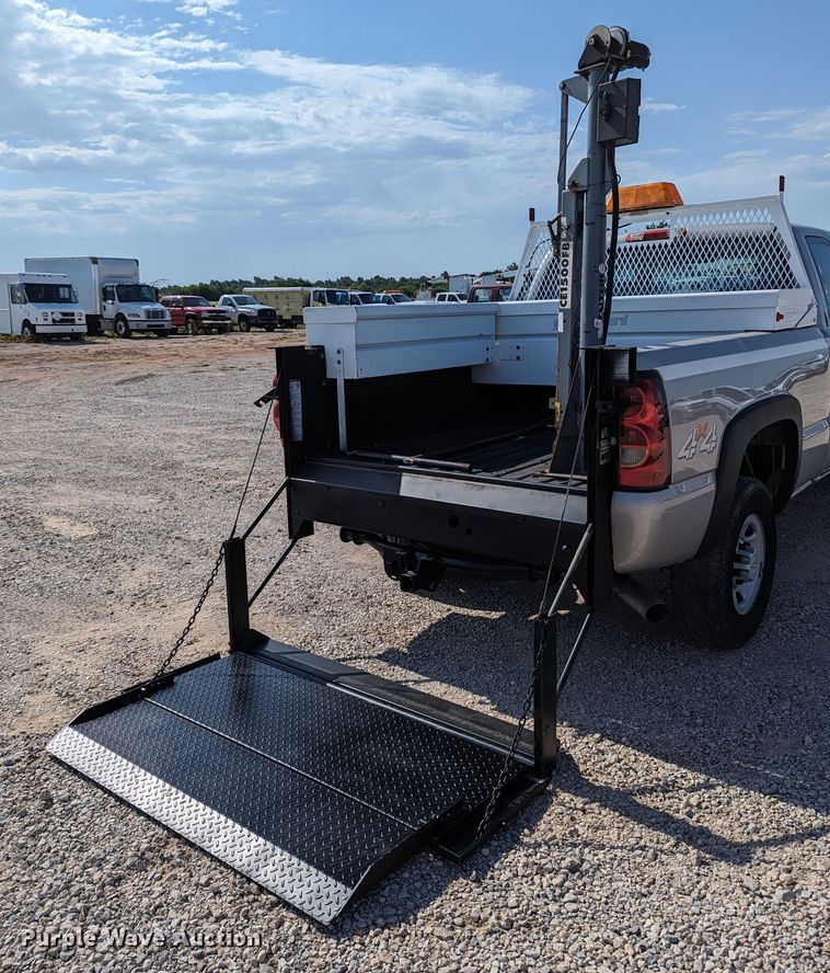 image for item LM9879 2006 Chevrolet Silverado 2500HD  Ext. Cab pickup truck