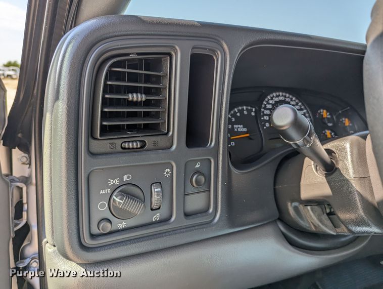 image for item LM9879 2006 Chevrolet Silverado 2500HD  Ext. Cab pickup truck