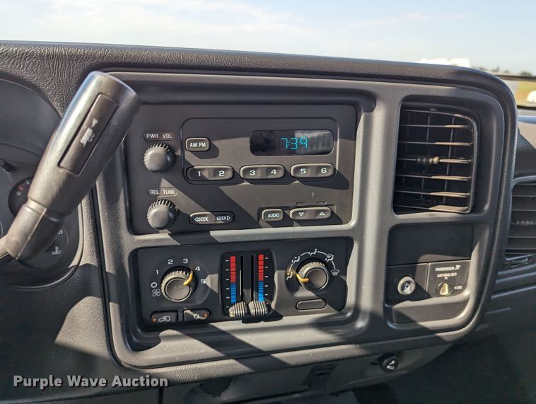 image for item LM9879 2006 Chevrolet Silverado 2500HD  Ext. Cab pickup truck